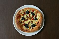 Pizza di Mare con Spugna al Nero di seppia image